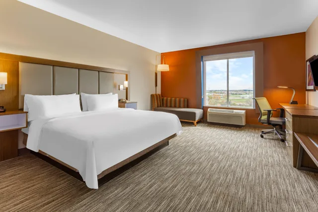 غرفة قياسية بسرير مزدوج، Holiday Inn Express Rockford Loves Park 2/8