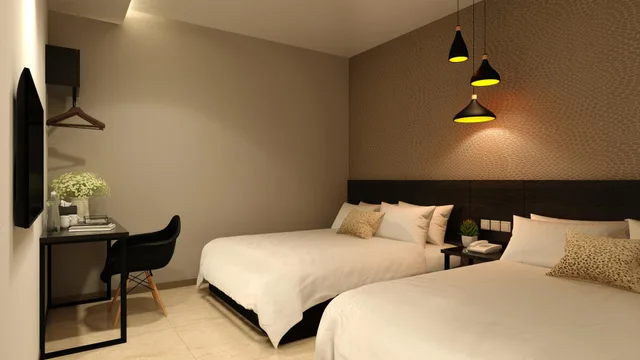 Family, No Window، The Square Hotel 2/3