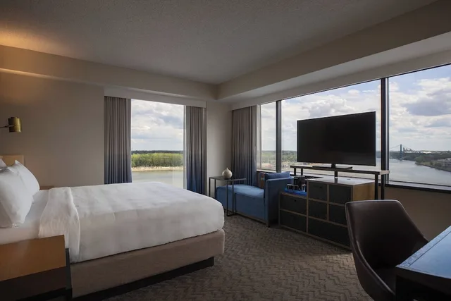 غرفة ركنية بسرير كينج، RENAISSANCE TOLEDO DOWNTOWN HOTEL 4/10