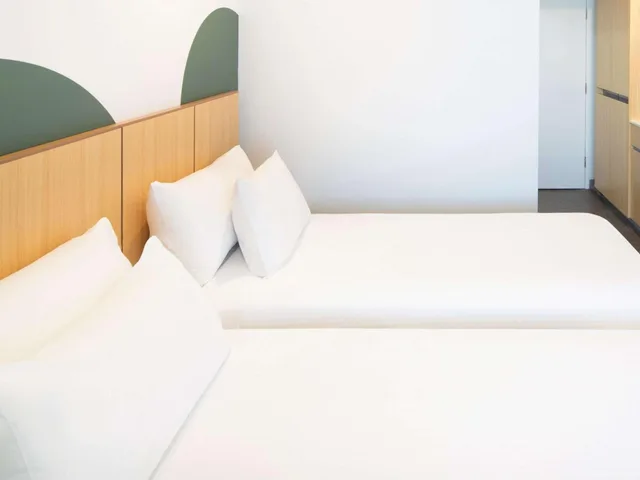 Superior, Single Bed, ibis Styles Sydney Central 3/9