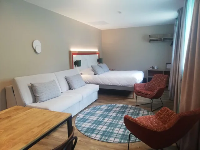 Court, Family, Apartment, Queen Bed, Sofa, Kitchenette، Best Western Hotel Coeur de Maurienne 1/6