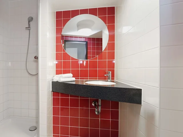 غرفة بسريرين منفصلين، B&B Hotel Berlin-Alexanderplatz 6/6