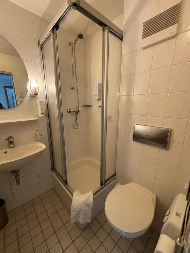 غرفة ثلاثية بسرير كينج بإطلالة، Hotel Schlangenbader Hof 6/7