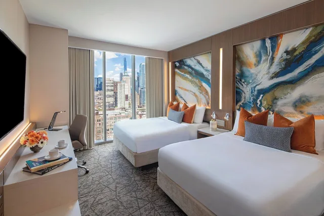 غرفة بسريرين كوين بإطلالة على المدينة في طابق مرتفع، Courtyard by Marriott New York Manhattan/Midtown West 1/4