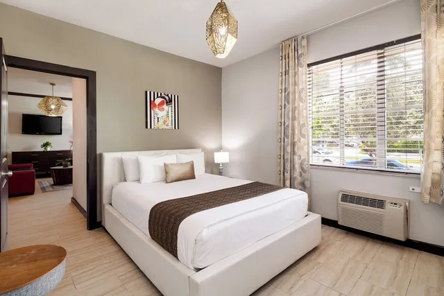 جناح بسرير كوين بغرفة نوم واحدة مع أريكة، Tradewinds Apartment Hotel 3/10