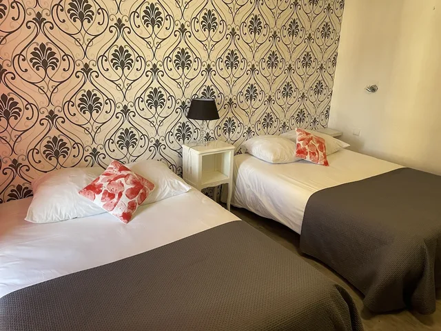 Room, Quadruple, Double Bed, Au Chapon Fin 5/10