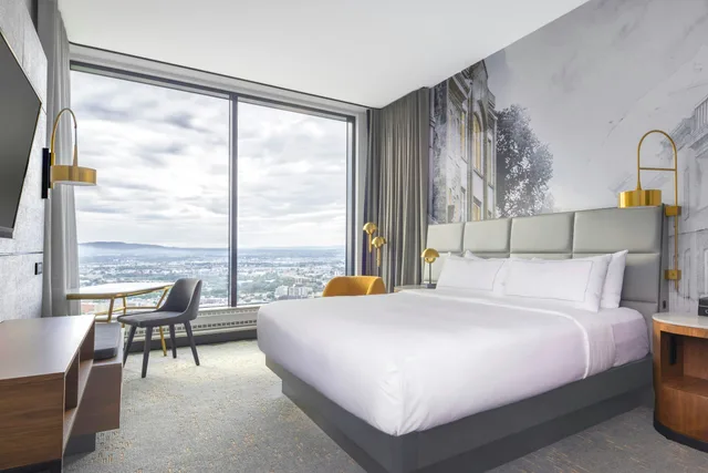 Room, King Bed, Executive Level، HILTON QUEBEC 2/4