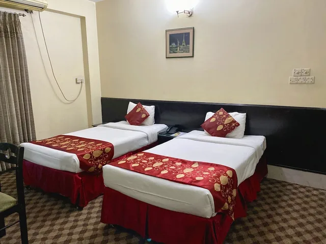 Twin Deluxe Room with one way shuttle transfer، QUALITY INN 1/3