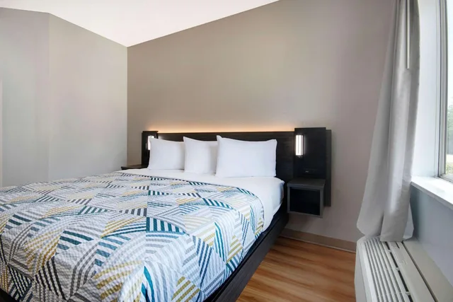 غرفة بسرير كينج، Motel6 San Antonio, TX - South 1/10