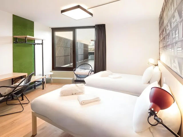 غرفة ديلوكس بسرير كينج بشرفة، Generator Hostel Paris 2/2