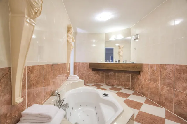 جناح بسرير كينج مع سرير إضافي، Leonardo Hotel Eindhoven City Center 6/6