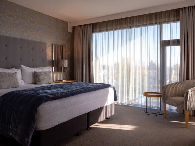 1 Bedroom, Premier, Suite, King Bed, Porters Boutique Hotel 3/5