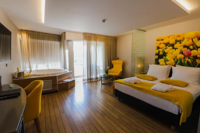 غرفة بريميوم بسرير مزدوج مع أريكة، Wellness Hotel Villa Magdalena 2/2