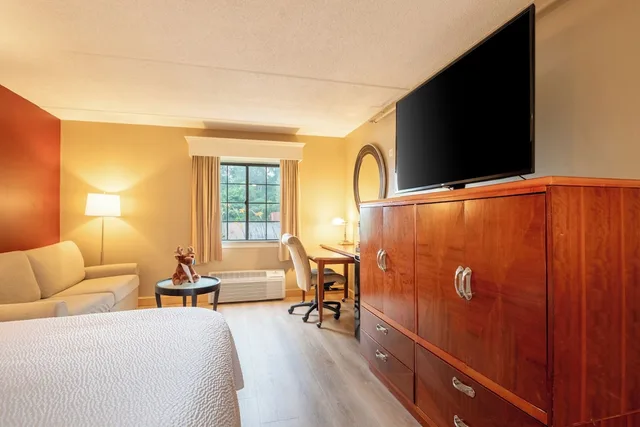 غرفة قياسية بسرير كينج، Fireside Inn Suites West Lebanon 5/10