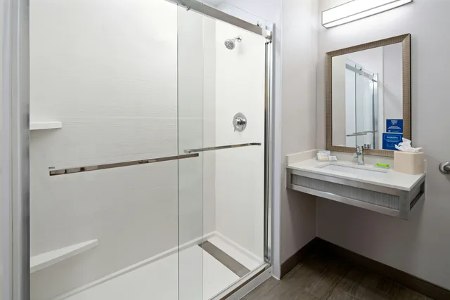 غرفة بسرير كينج في طابق مرتفع، Hilton Garden Inn Roseville 5/5