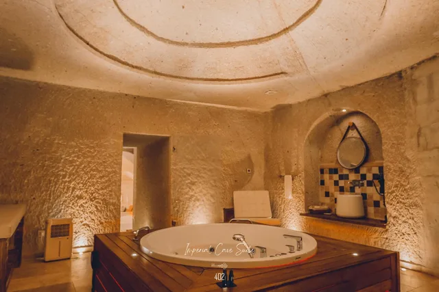 Cave, Royal, Suite, Hot Tub، Nino Cave Suites 7/7
