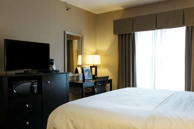 غرفة بسرير كينج، Holiday Inn Express Hotel And Suites Olathe North 2/5