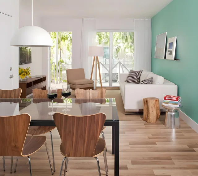 شقة بغرفتي نوم، 1818 Meridian House 1/1