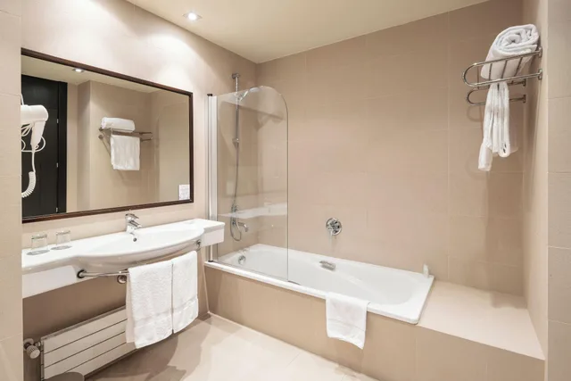 غرفة قياسية مع سرير إضافي، Hotel Attica 21 Coruna 3/3