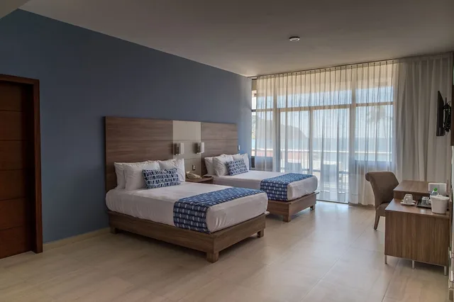 غرفة قياسية بسريرين مزدوجين بإطلالة على البحر، Ocean View Beach Hotel 1/3