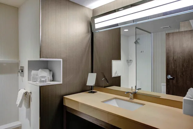 غرفة بسرير كينج، Courtyard Carrollton 6/6