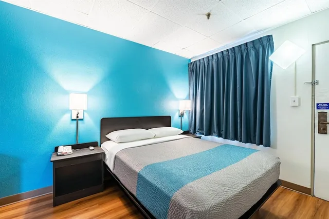 غرفة قياسية بسرير كوين للمدخنين، Motel6 Elmsford, NY - White Plains 6/10