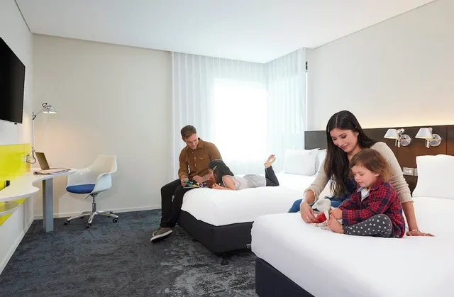 غرفة قياسية بسريرين كوين، Holiday Inn Express Sydney Macquarie Park 5/7