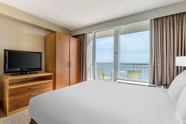 Studio, Queen Bed, Ocean Front, Kitchenette، Hilton Vacation Club Ocean Beach Club Virginia Beach 2/3