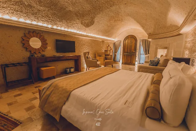 Cave, Royal, Suite, Hot Tub، Nino Cave Suites 1/7