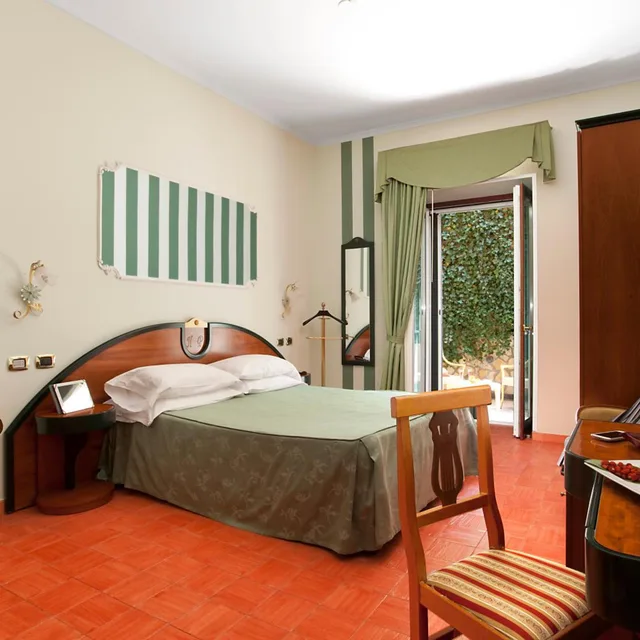 غرفة ثلاثية، Hotel Prestige 1/6