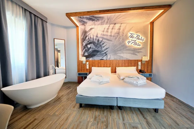 Superior, King Bed, Bath and Shower, Parc Hotel Flora 3/10