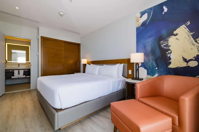 Master, Suite, King Bed, Ocean Front, Embassy Suites by Hilton Aruba Resort 4/6