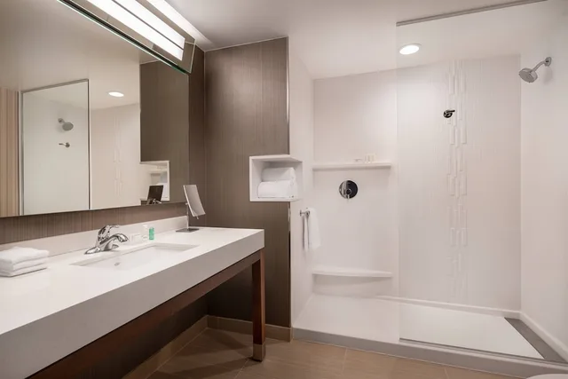 Room, King Bed, Sofa, Accessible, Courtyard by Marriott Petaluma Sonoma County 4/5