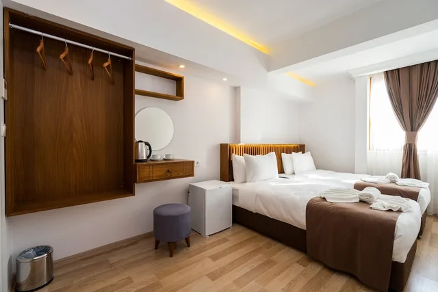 غرفة قياسية بسريرين منفصلين وسرير كوين، Castillo Rojo Hotel Istanbul 2/10