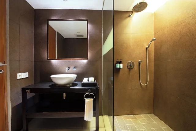غرفة ديلوكس بسريرين منفصلين بإطلالة على المسبح، THE 1O1 Bali Fontana Seminyak 8/8