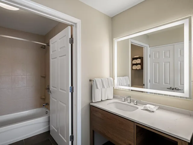 جناح بغرفتي نوم بمطبخ، STAYBRIDGE SUITES ROCHESTER - UNIVERSITY 4/4