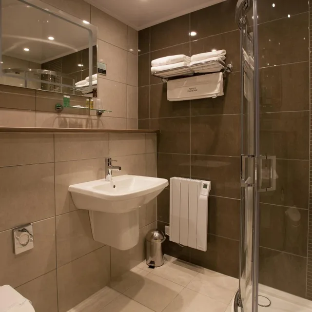 غرفة ثلاثية، Cruachan Hotel 4/4