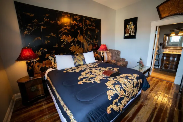 Oriental, Premium, Sytle, King Bed، Oak Tree Hotel 2/5