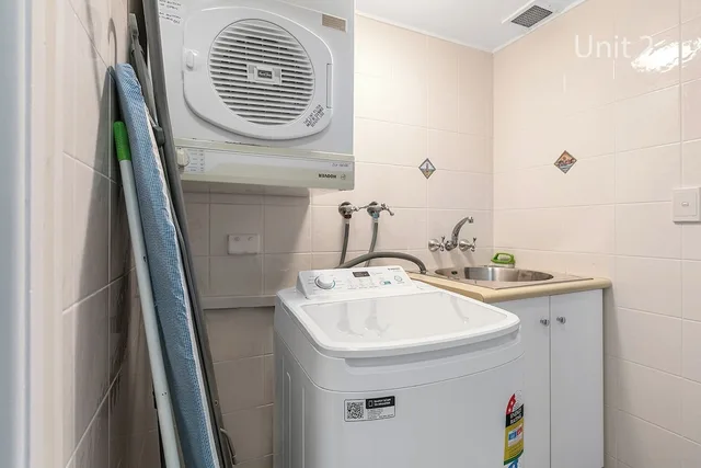 غرفة بسرير كوين وسريرين منفصلين بإطلالة على البحر بغرفتي نوم في الطابق الأرضي، Capeview Apartments 7/8
