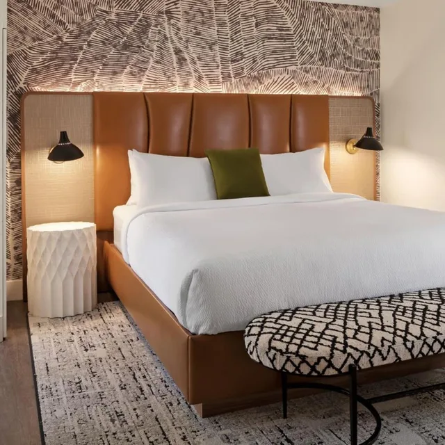 جناح بسرير كوين بغرفتي نوم، Burton House, Beverly Hills, A Tribute Portfolio Hotel 4/8