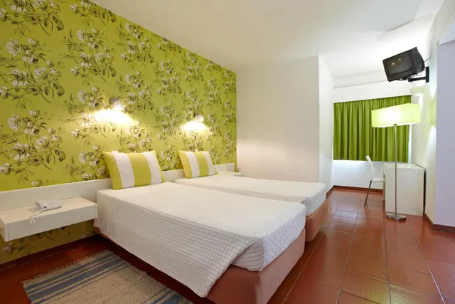 Room, Triple, Praia Dourada Hotel 1/3