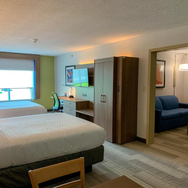 جناح تنفيذي بسرير كوين، Holiday Inn Express & Suites Lexington Dtwn Area-Keenland 2/3