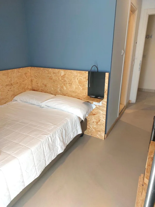 غرفة مفردة، Hotel Little 1/5