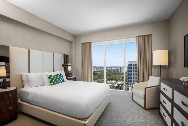 3 Bedrooms, Residence, King Bed, 2 Queen Beds, Ocean Front, Sofa، Conrad Fort Lauderdale Beach 1/4
