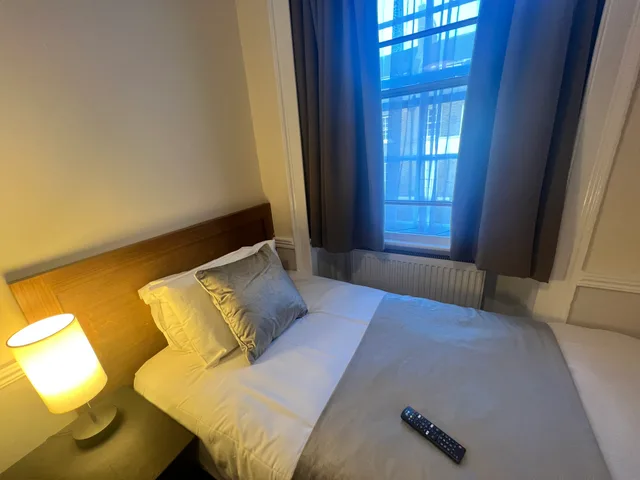 غرفة مفردة، Hotel Cavendish 1/11
