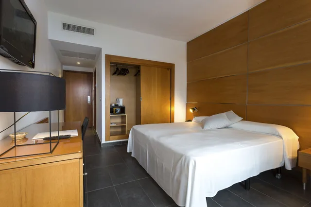 غرفة ديلوكس مفردة بسريرين منفصلين، Palladium Hotel Cala Llonga - Adults Only 4/8