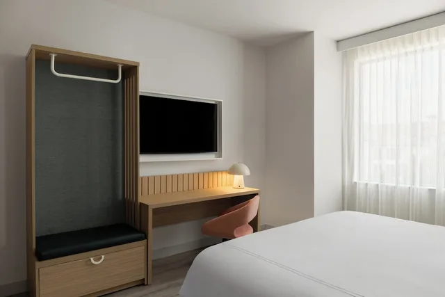 Premium, King Bed, Even Hotel Orlando Universal Blvd By Ihg 4/7