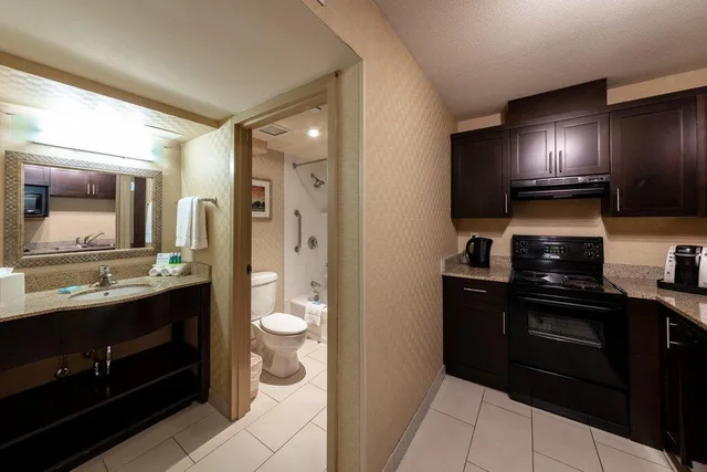 جناح بسرير كينج بغرفة نوم واحدة، Holiday Inn Express Suites Riverport 7/7
