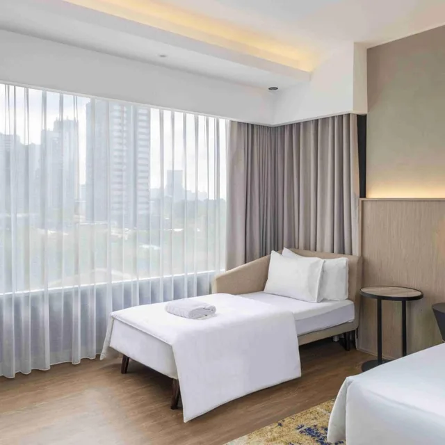Premium, Family, King Bed, ARTOTEL Suites Mangkuluhur 2/6