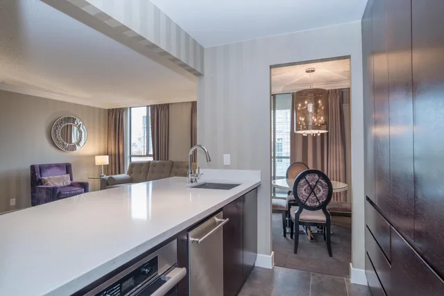 1 Bedroom, Deluxe, Suite, King Bed, Sofa, La Grande Residence at the Sutton Place Hotel 4/4